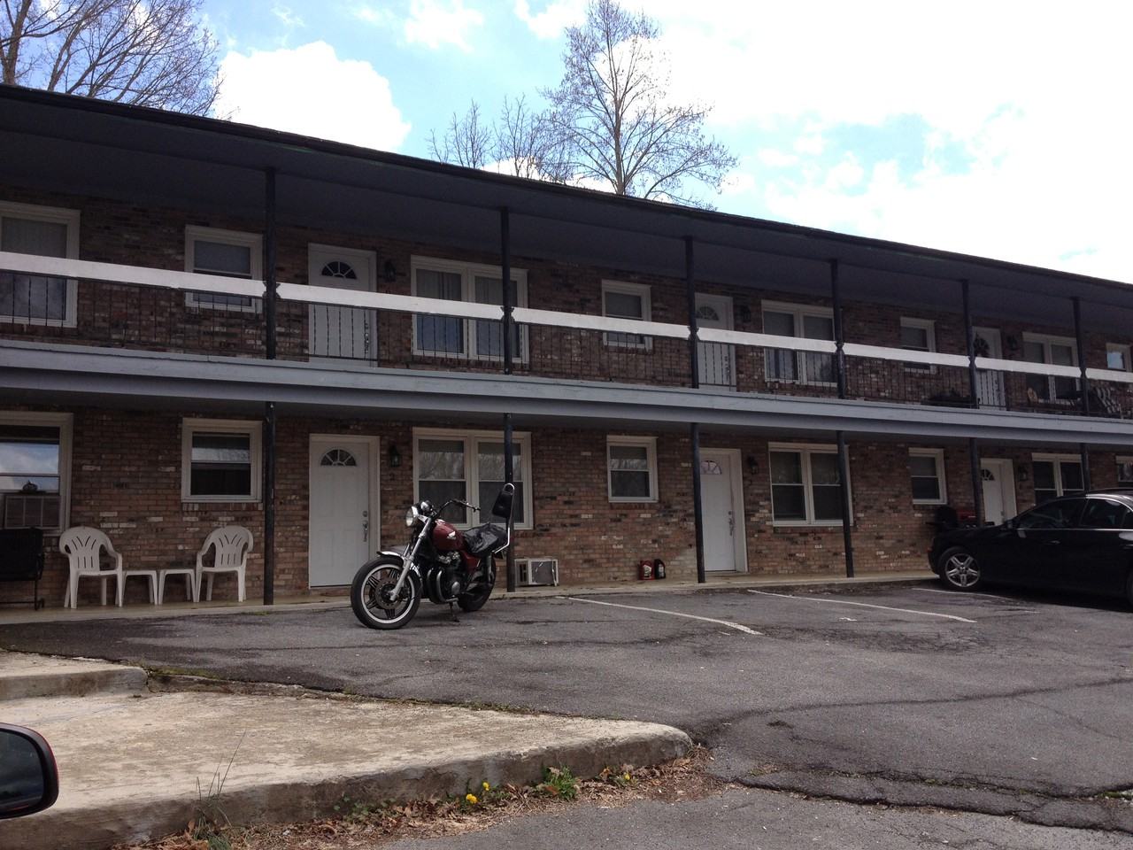 189 Cedar Pt - Photo 2 of 3