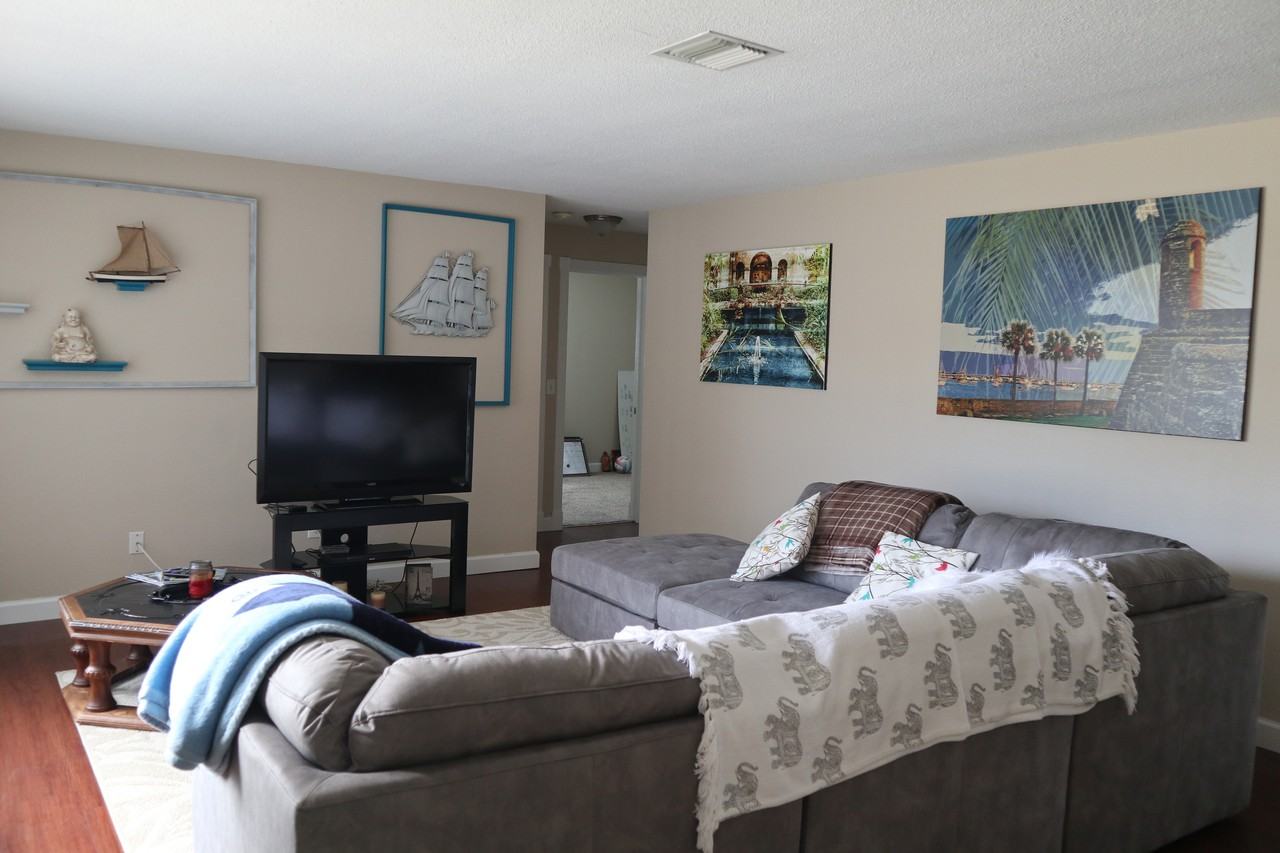 1468 South Evergreen Avenue - Photo 2 of 24