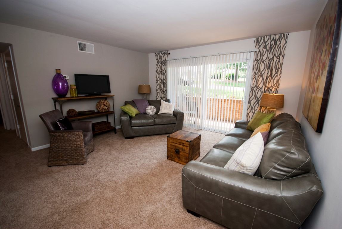 The Crest Apartments - Photo 4 of 10