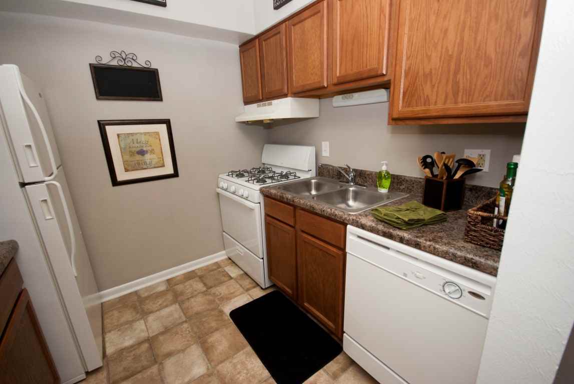 The Crest Apartments - Photo 6 of 10