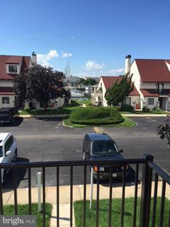 8 Queen Victoria Way - Photo 2 of 29