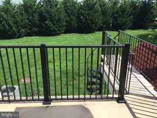 8 Queen Victoria Way - Photo 3 of 29