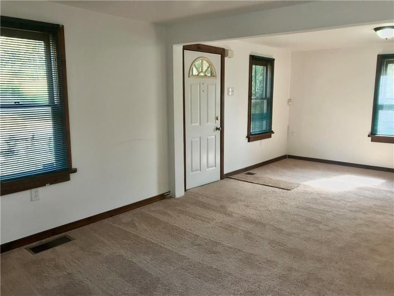 105 Neiman Ln - Photo 2 of 11