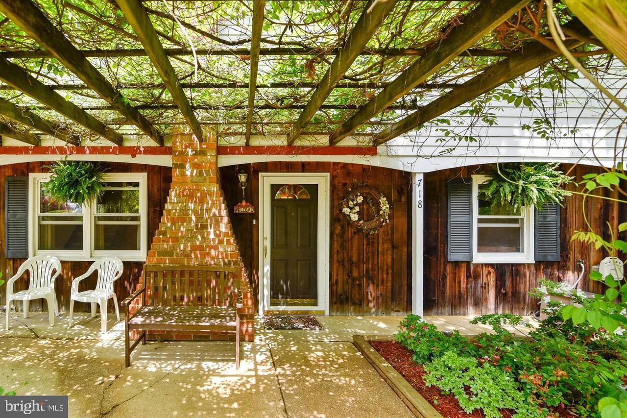 718 Fairway Drive - Photo 2 of 28