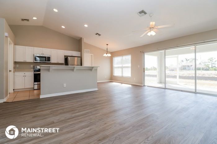 308 Northwest 18th Avenue - Photo 3 of 16