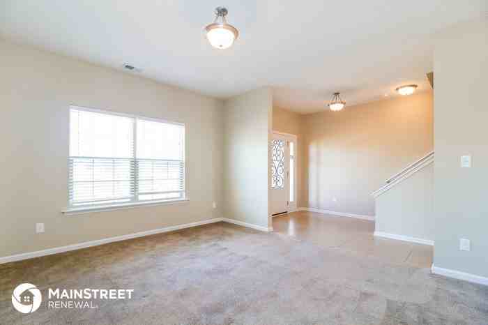 10008 Crooked Oak Way - Photo 3 of 15