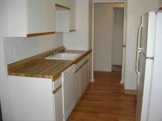 Sutton Place Apartments - Photo 3 of 5