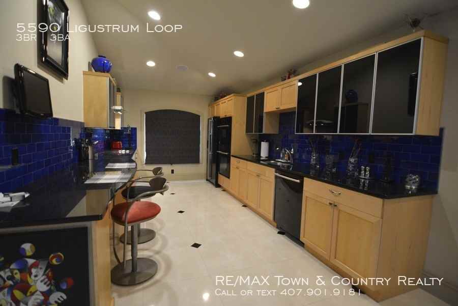 5590 Ligustrum Loop - Photo 3 of 21