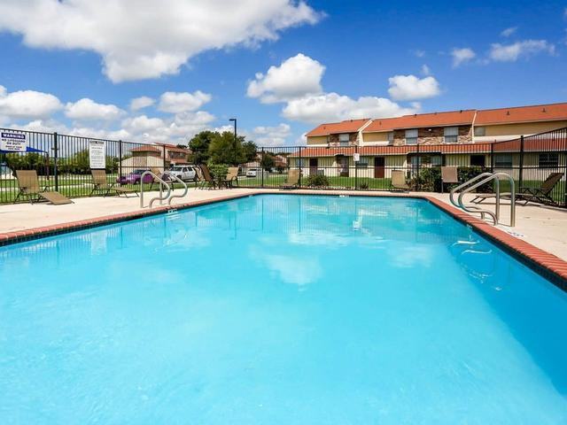 W Interstate 10 Frontage Rd - Photo 2 of 32