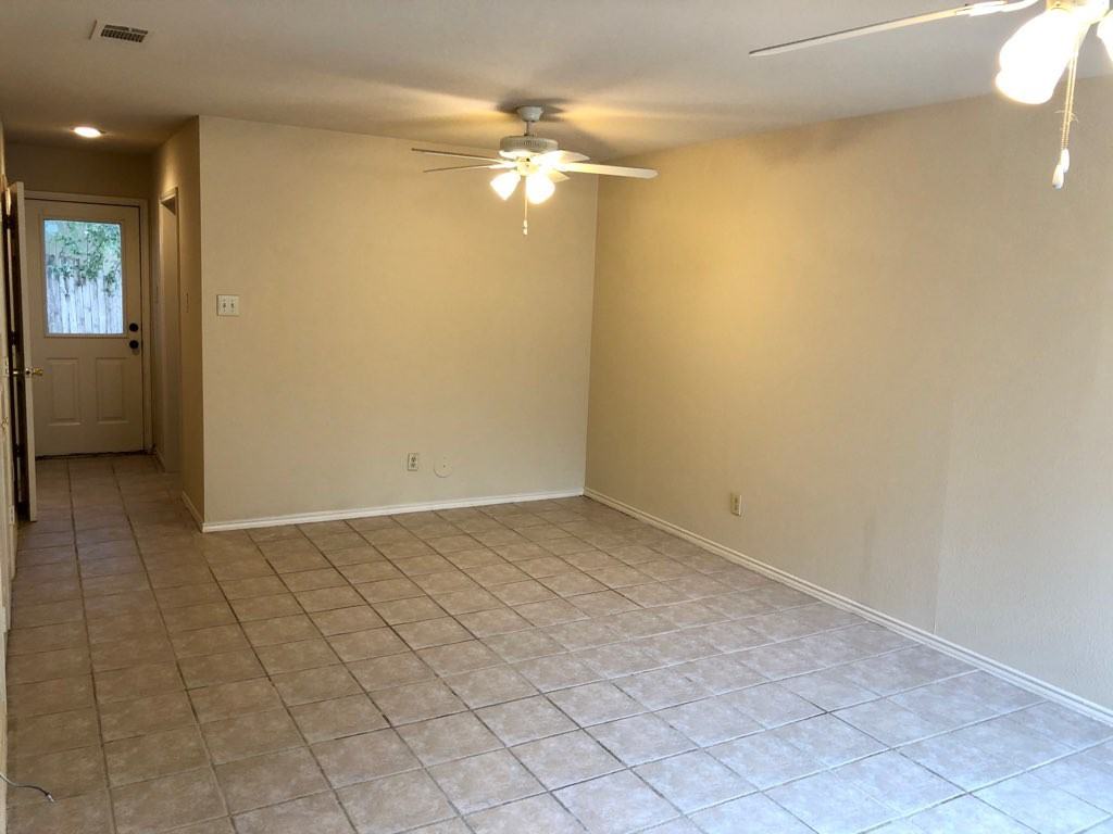 905 N 6th St - Photo 2 of 6