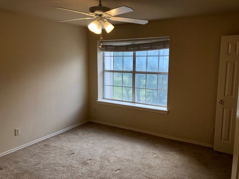 905 N 6th St - Photo 3 of 6