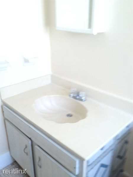 1808 41st Ave -- with $ 695 Move In Special ! - Photo 2 of 9