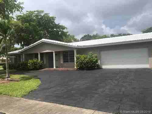 7561 Plantation Road - Photo 3 of 8