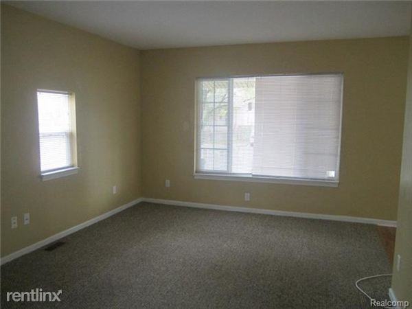 19205 Stanley Ave - Photo 2 of 10