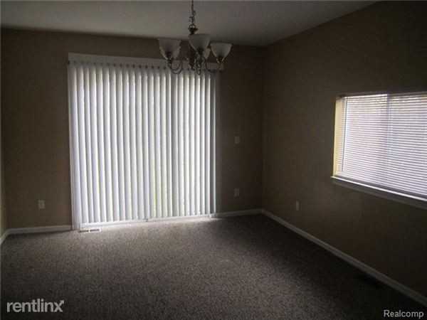 19205 Stanley Ave - Photo 3 of 10