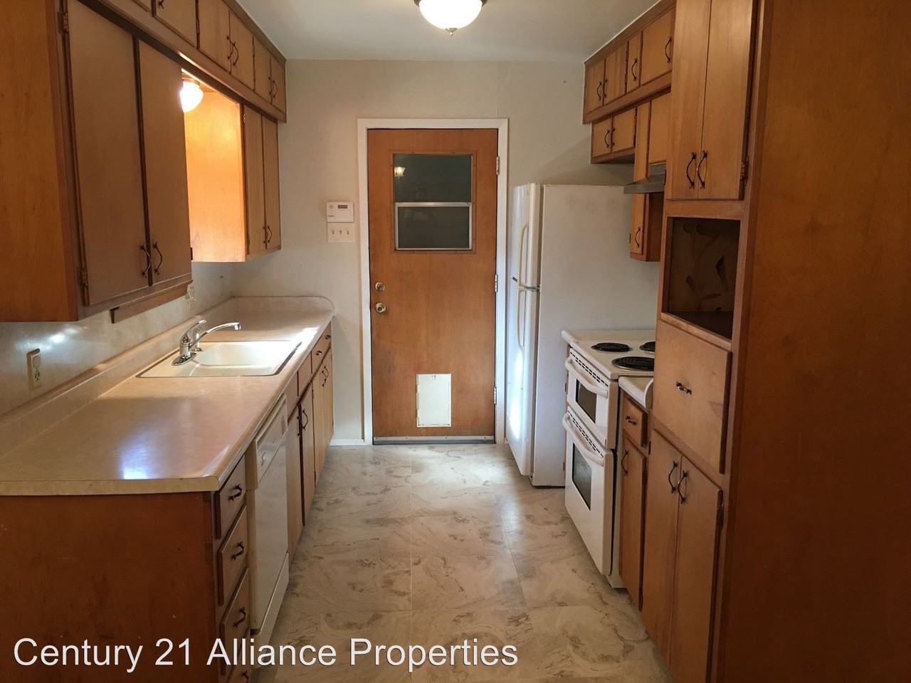 808 Thompson Drive - Photo 3 of 16