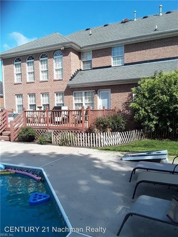 325 Sweetbay Drive - Photo 2 of 10