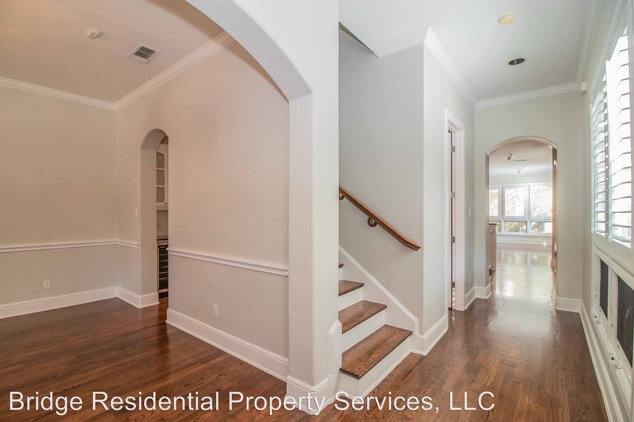 1219 Belle Place - Photo 3 of 39