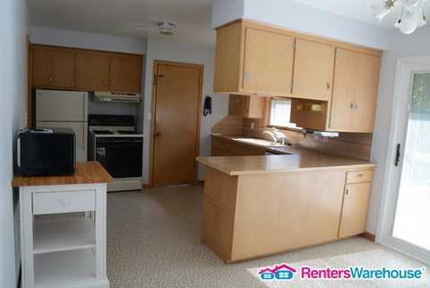 119 Wilson St W - Photo 3 of 10