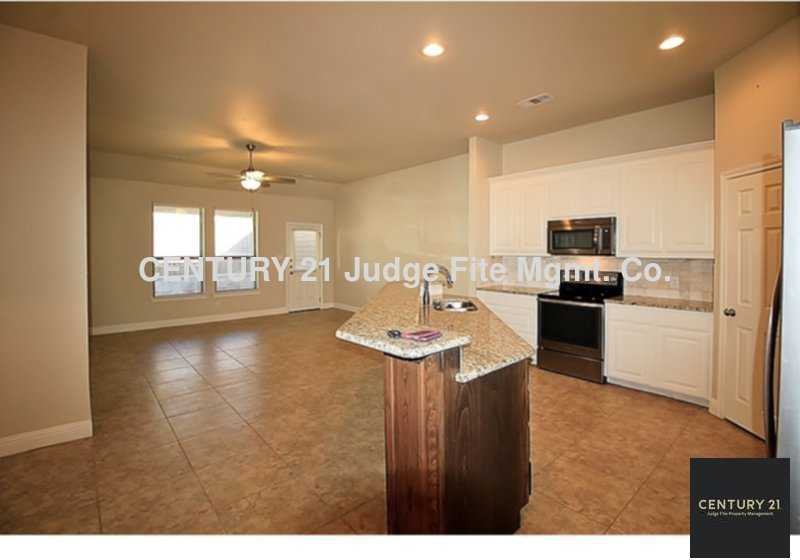553 W. Oak Street - Photo 3 of 10