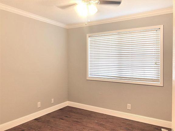 25630 Lane St - Photo 3 of 11