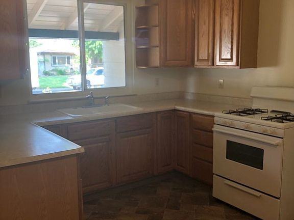 925 Hasvold Dr - Photo 2 of 7