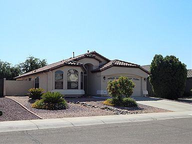 10217 W Daley Ln - Photo 2 of 15