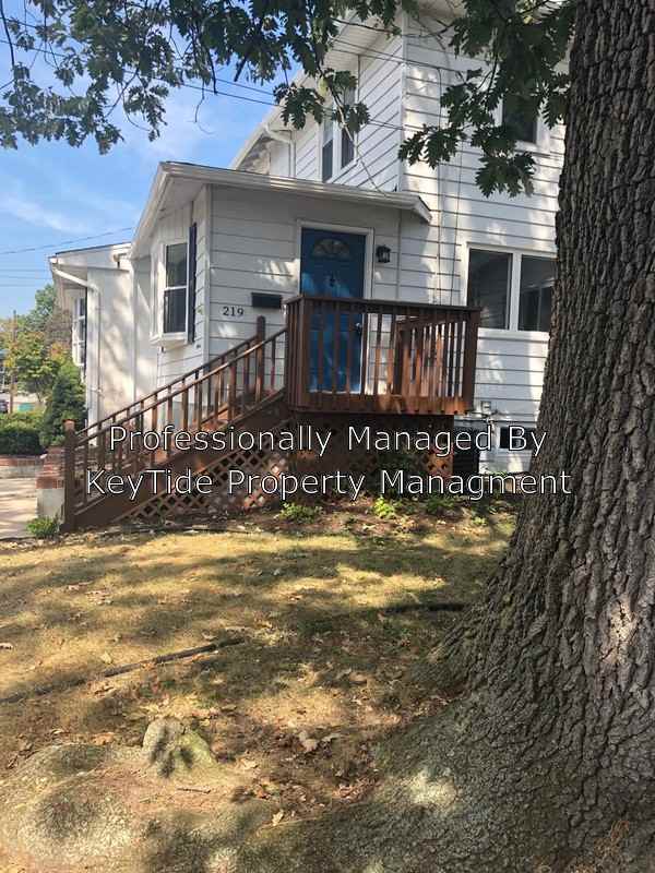 219 Monument Ave - Photo 2 of 9