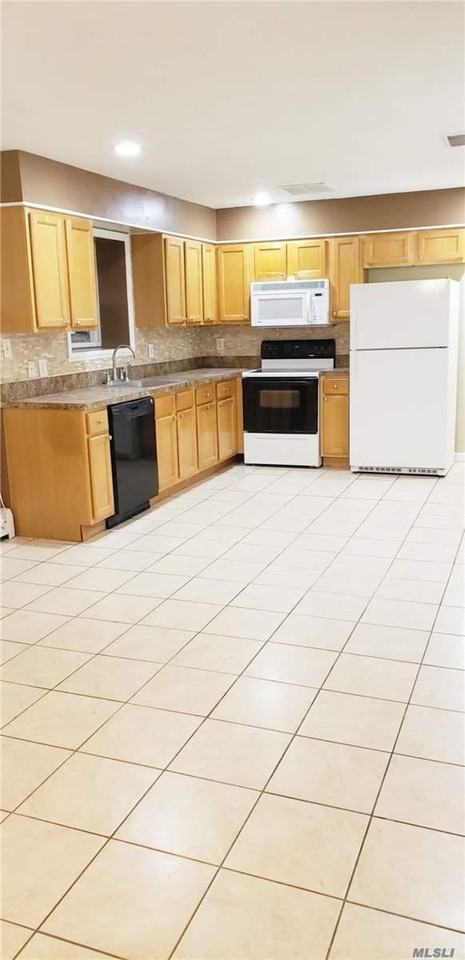 151A 151a Richmond Blvd - Photo 2 of 7