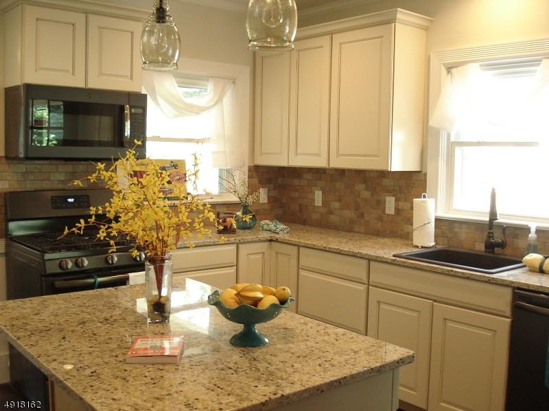 10 Hart Ave - Photo 3 of 25