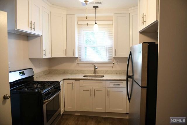 42 Rea Avenue Unit 2 - Photo 2 of 8