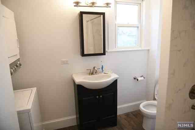 42 Rea Avenue Unit 2 - Photo 3 of 8