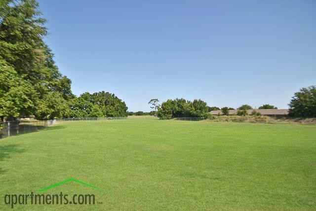 Bushnell Garden Apartments - Photo 2 of 18