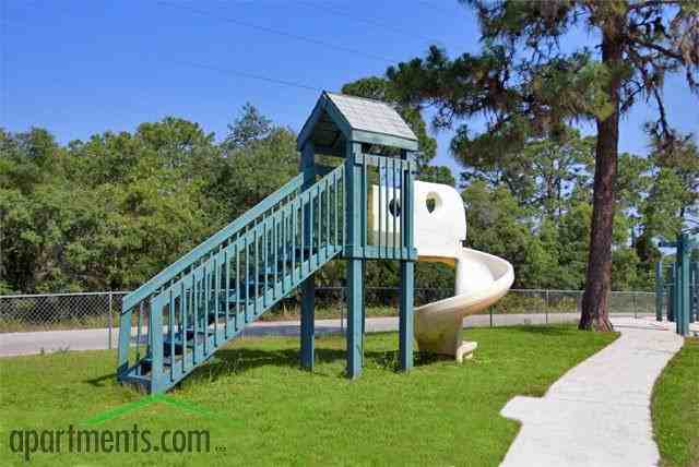 Anclote Villas Apartments - Photo 2 of 15