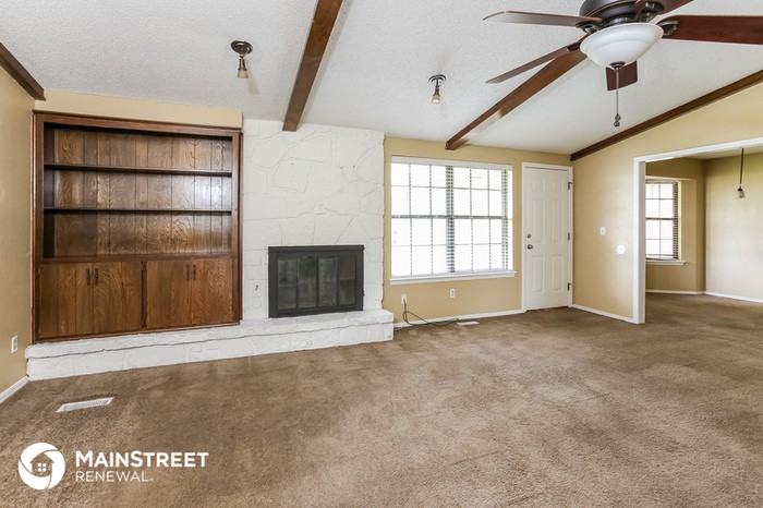 1728 Crest Circle - Photo 3 of 16