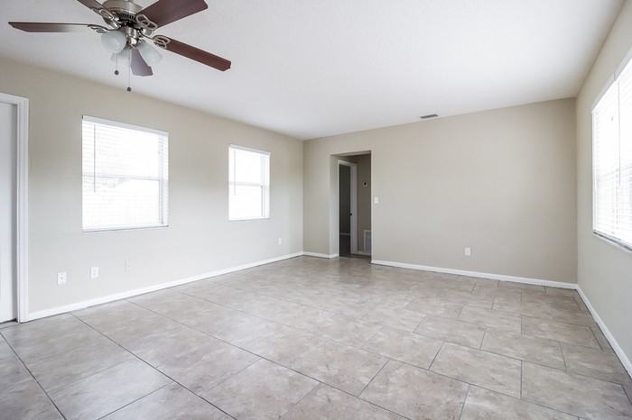 878 Crawford Street - Photo 2 of 14