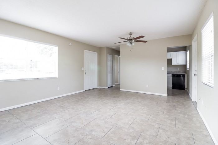 878 Crawford Street - Photo 3 of 14