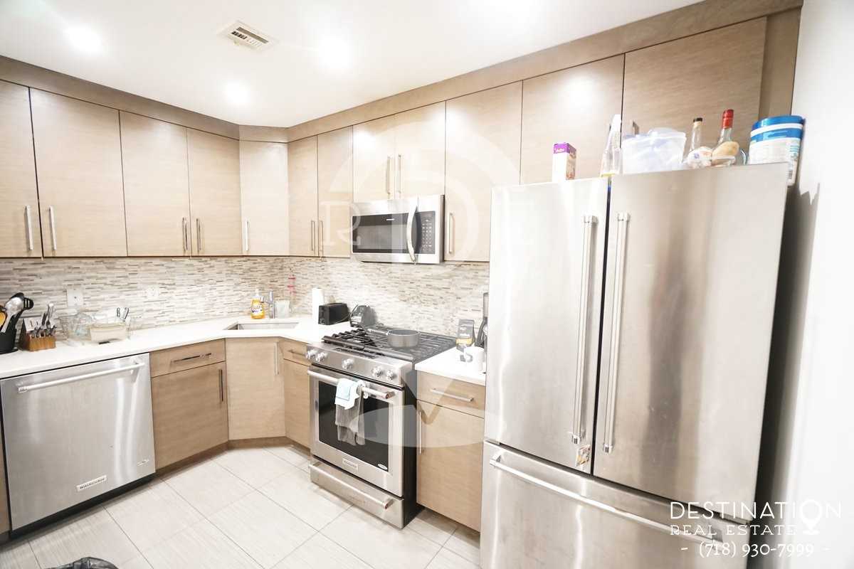 Bedford Avenue & Myrtle Avenue