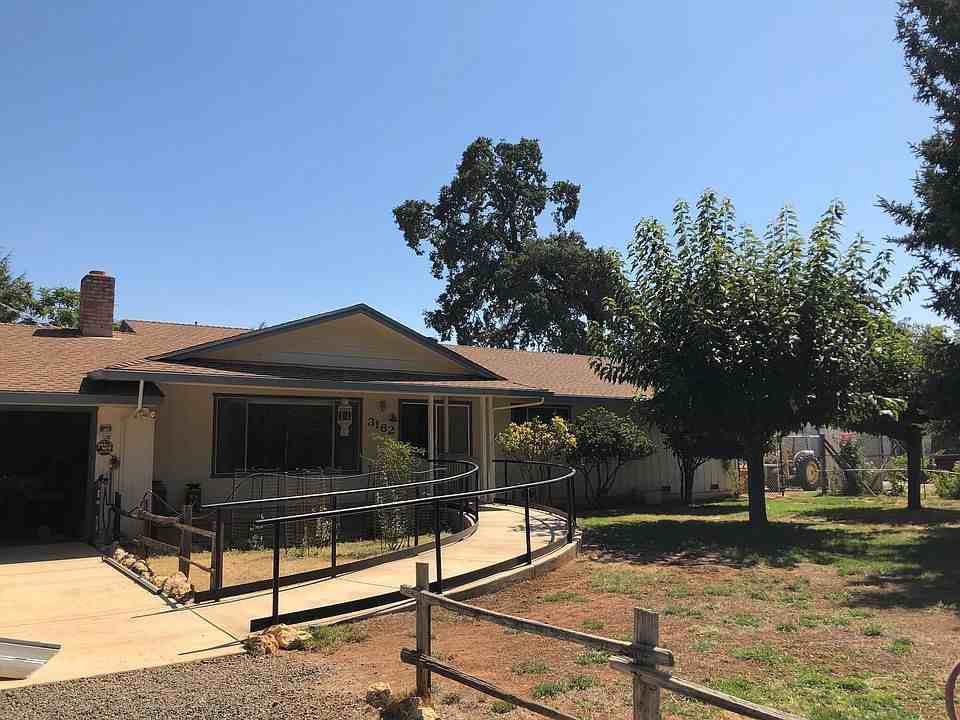 3162 Hill Rd E - Photo 2 of 34