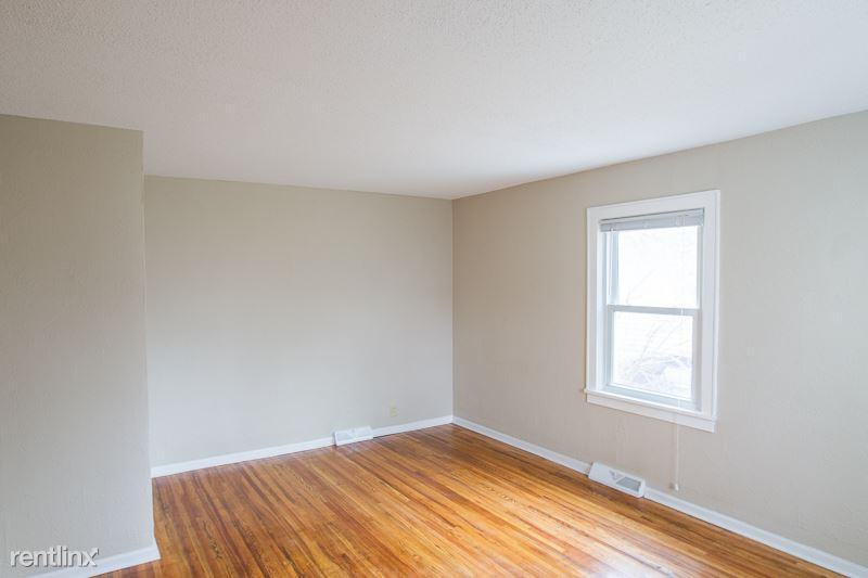 149 Dale Street W - Photo 2 of 11