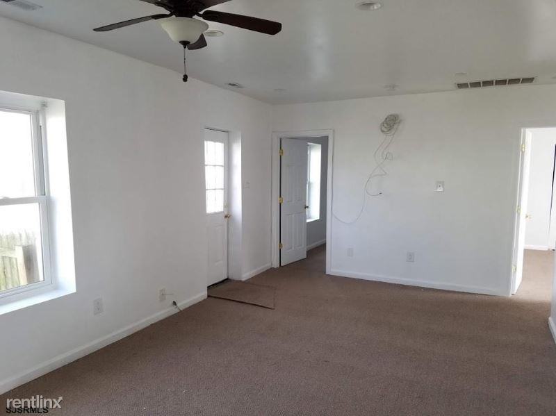 201 Naples Ave B - Photo 3 of 4