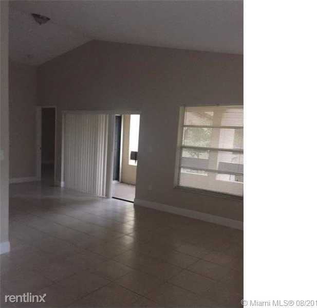 9033 Sw 123 Ct 205 - Photo 2 of 10