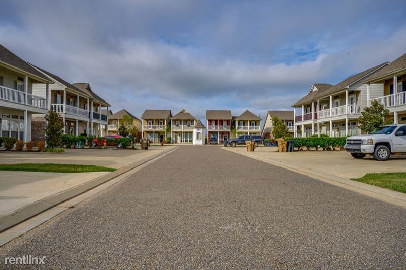 101 Jax Sq 101 - Photo 2 of 8