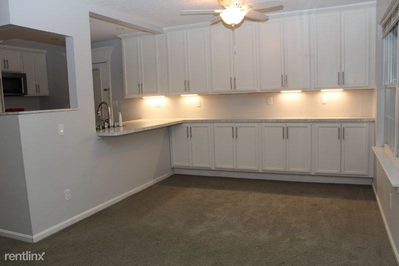 410 N 1st St - Photo 2 of 8