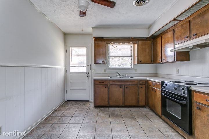 101 Sherry Ln 8 - Photo 3 of 11