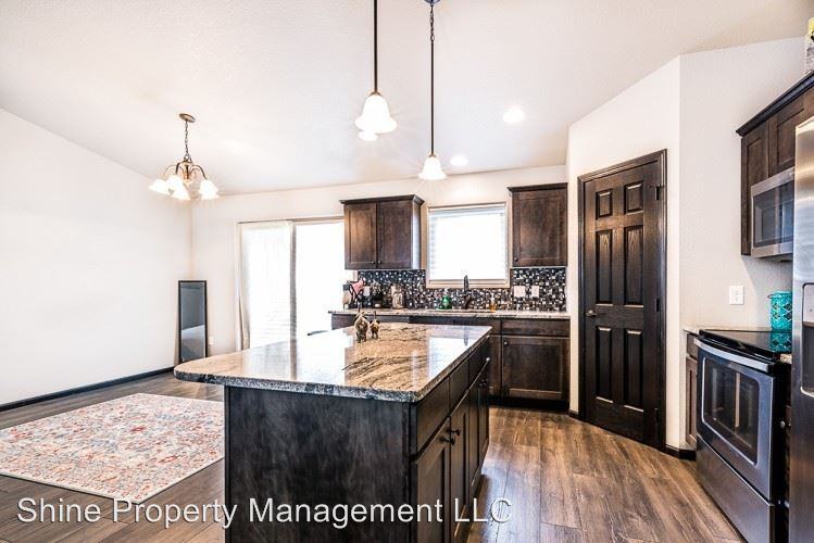 829 Bayonet Dr. - Photo 2 of 15