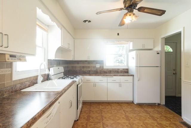 23084 N Prairie Ln - Photo 3 of 12