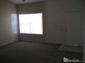 1010 W Sequoia Dr - Photo 2 of 4