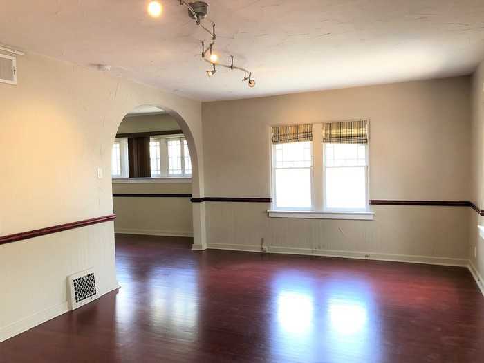 2128 Oxford Avenue Southeast - Photo 3 of 50