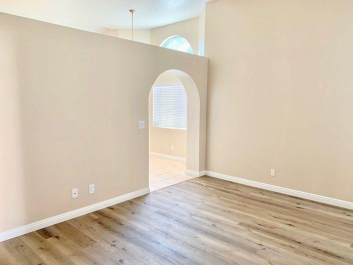 15641 Shadow Mountain Ln - Photo 3 of 16